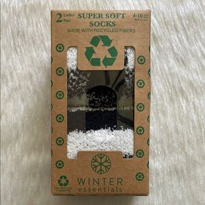 Winter Essentials Black & White Super Soft Recycled Fiber Socks 2 Pairs Box Set